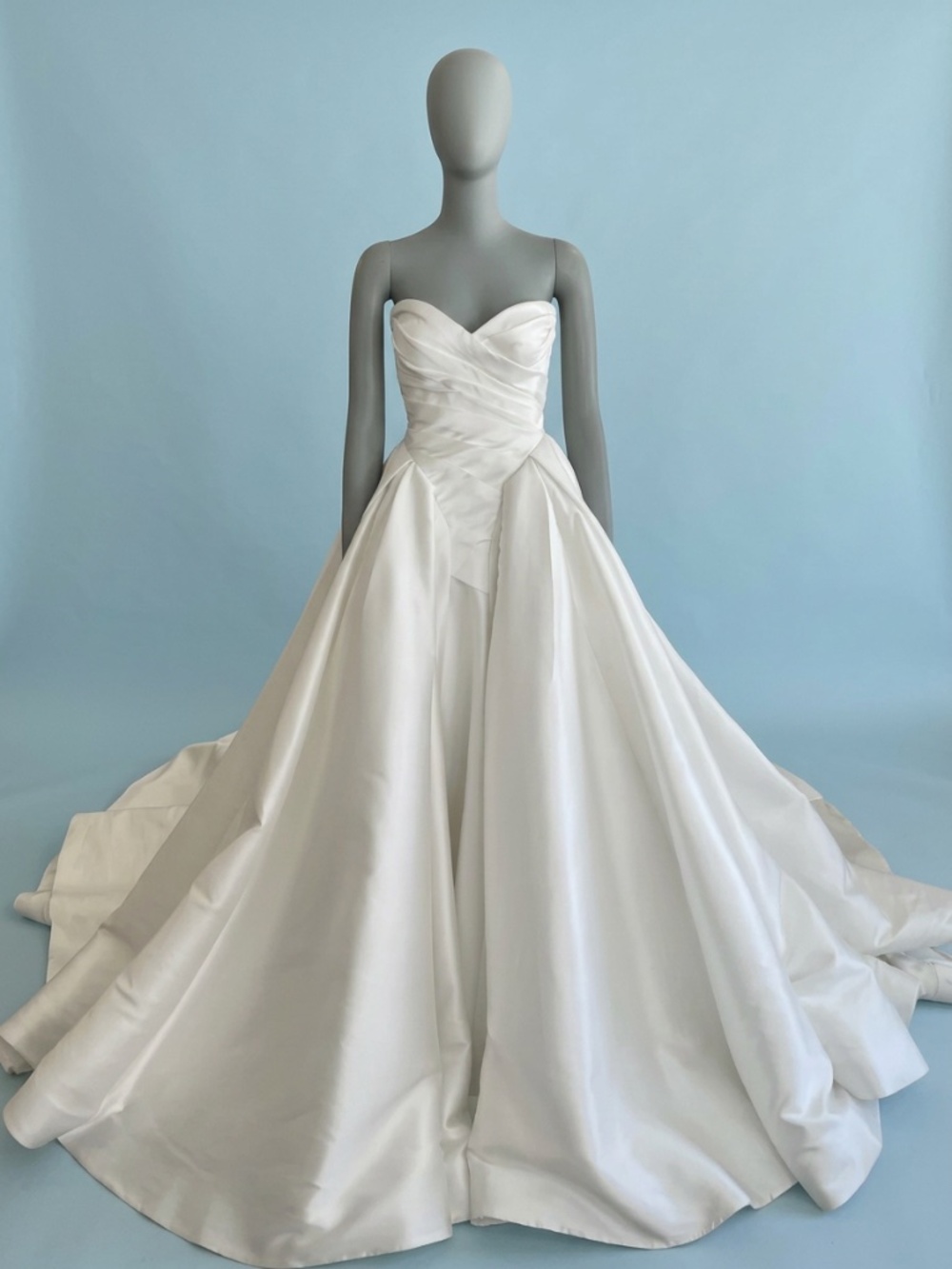 Leah Da Gloria, Antoinette Custom